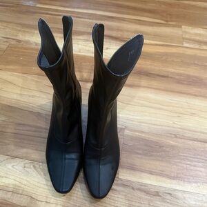Donald Pliner Boots Newton size 7.5M